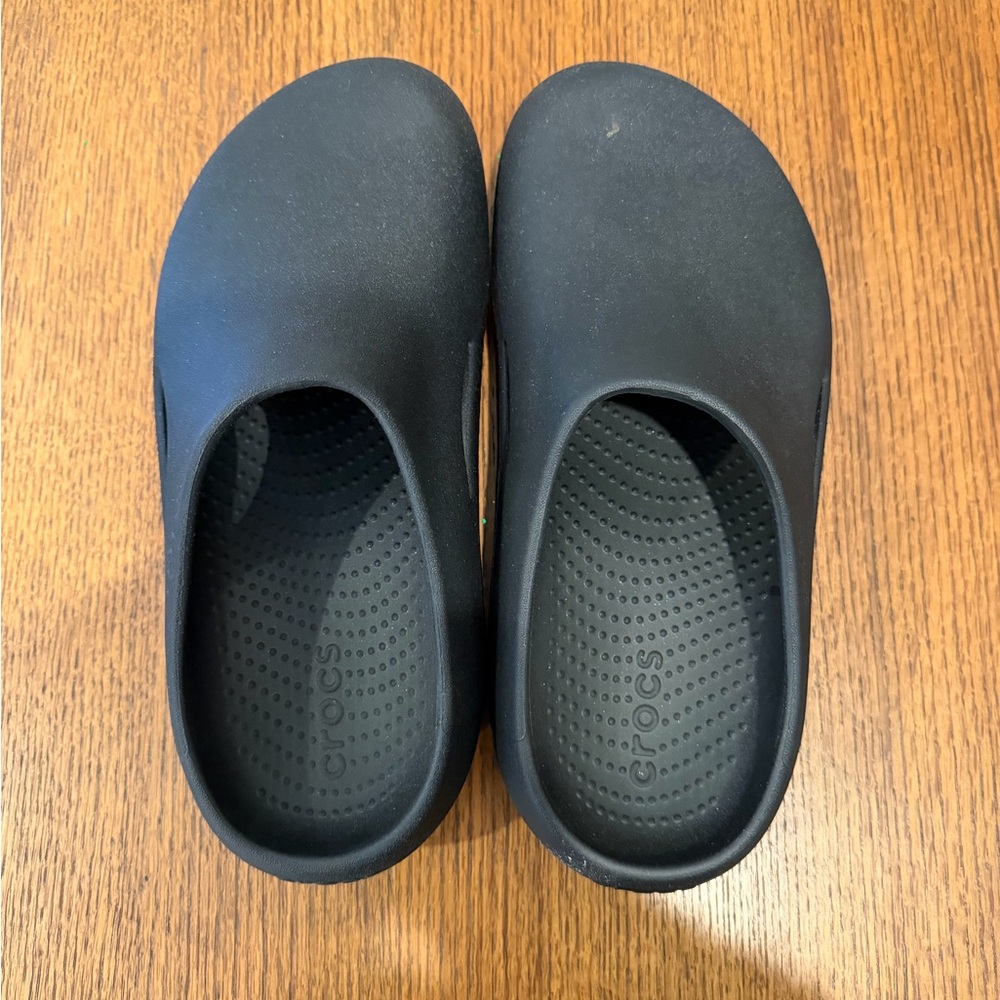 CROCS Classic Black Clogs